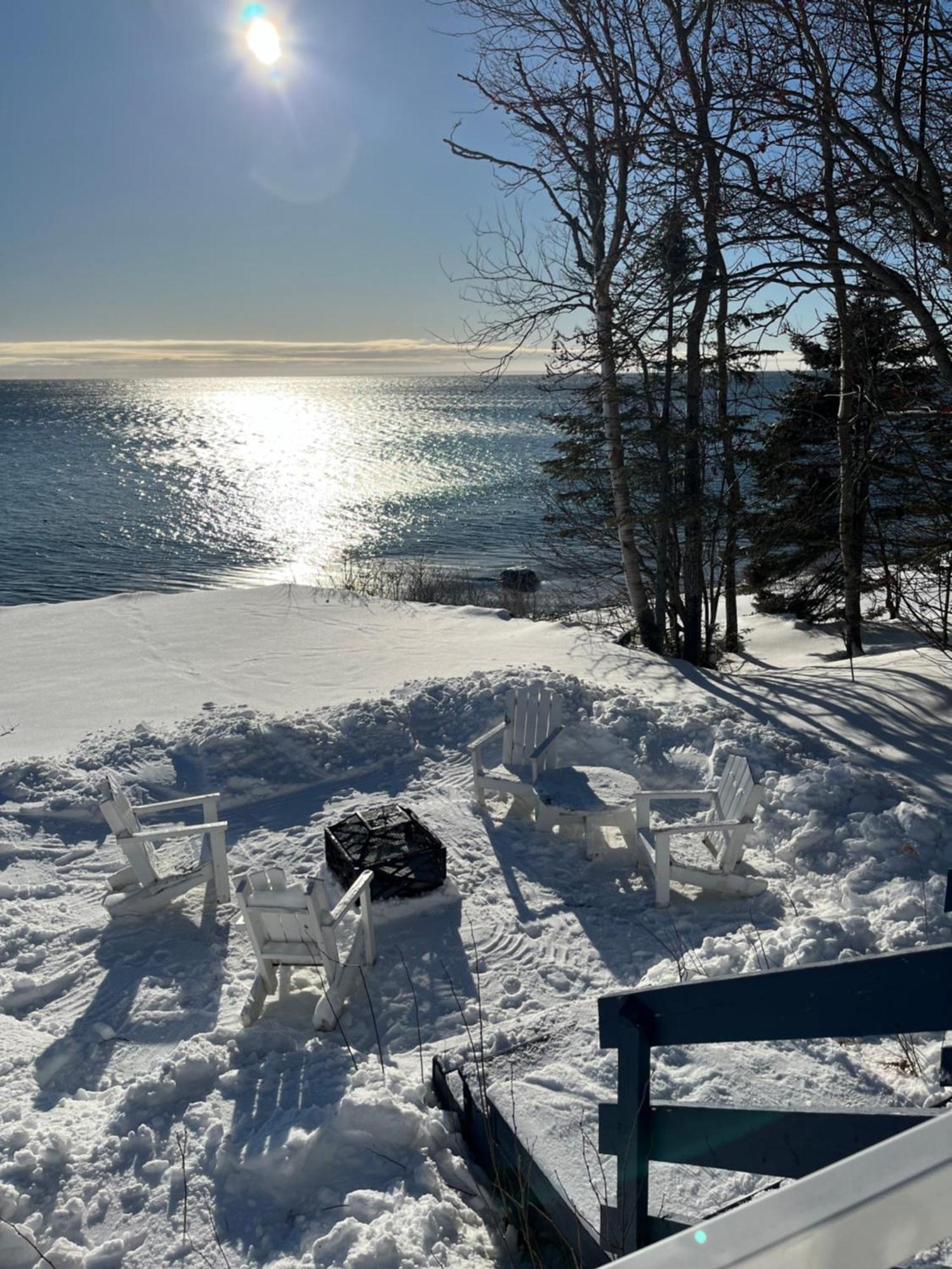 Chalet Chez Les Petit Grandes-Bergeronnes Exterior photo