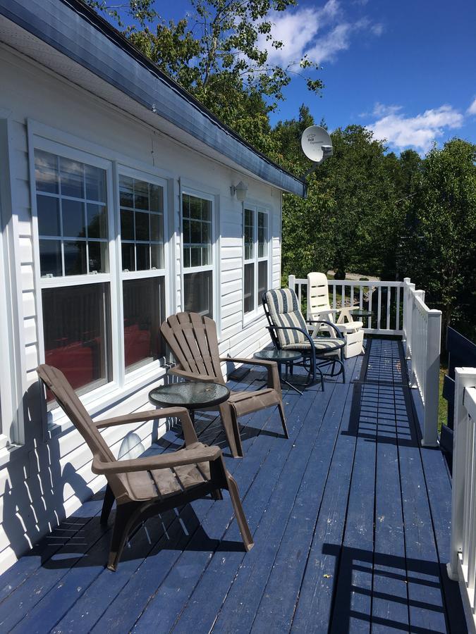 Chalet Chez Les Petit Grandes-Bergeronnes Exterior photo
